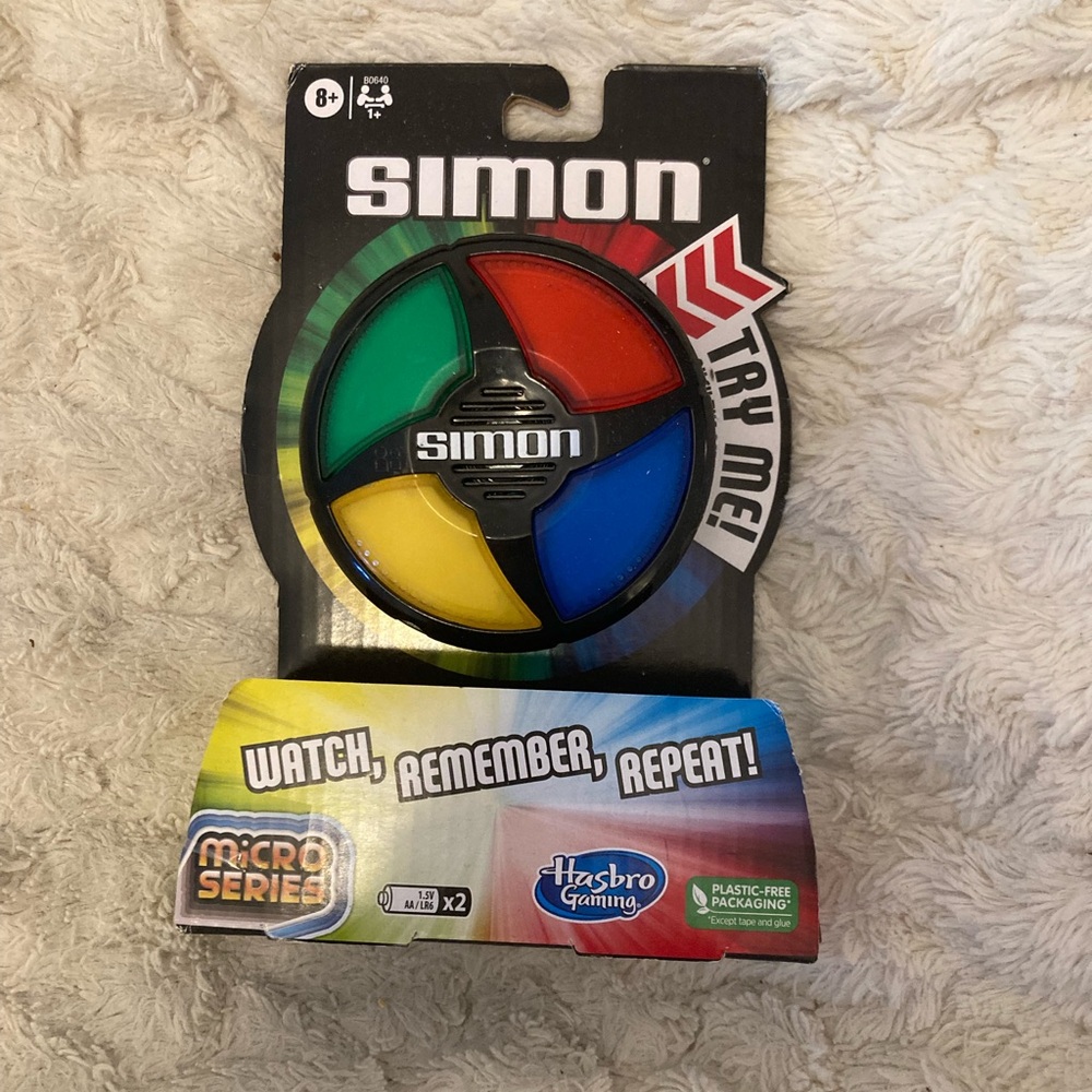 NWOT Hasbro Simon Micro Series Game
